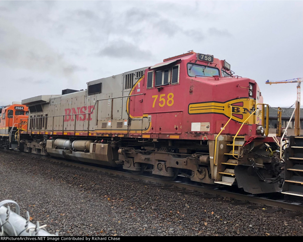 BNSF 758